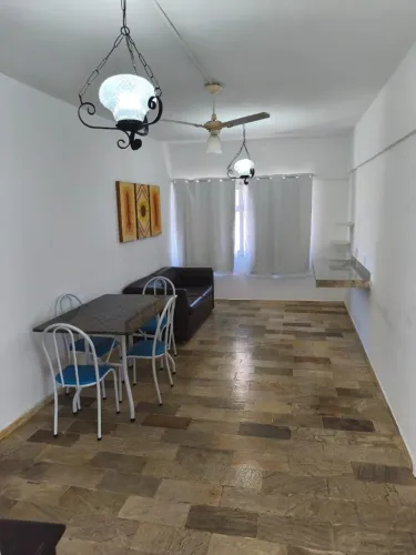 VENDO apartamento com vaga de garagem, na melhor localização do centro de Guarapari-B.F.