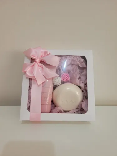 Promoção. Presente montado com hidratante Natura. Aniversário. Pronta Entrega.