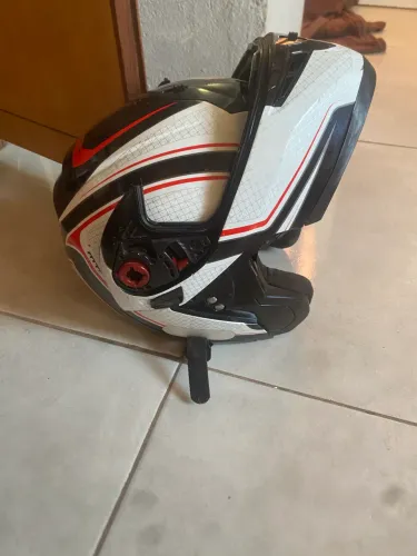 Capacete robocop