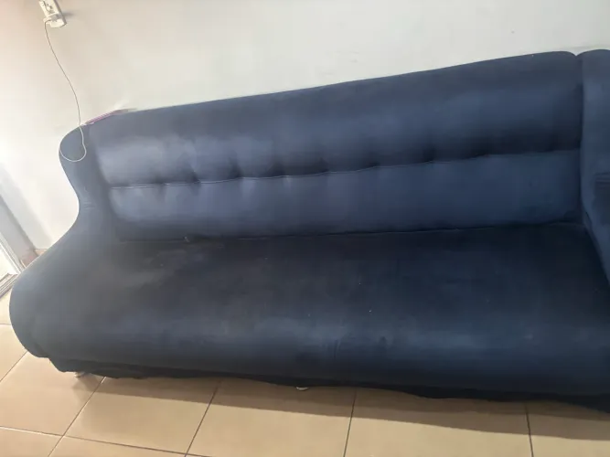 Sofá de três lugares mais duas poltronas azul marinho recém reformado em ótimo estado