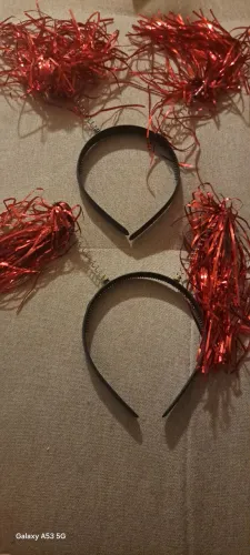 Duas tiaras para festa