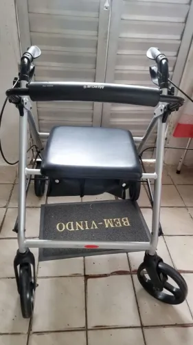 ANDADOR COM ASSENTO DE RODAS MARCU