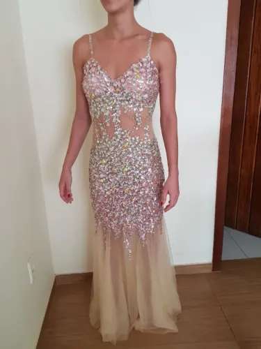 Vestido de festa de luxo em pedraria