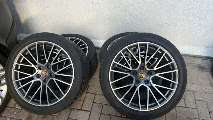 Rodas da Cayenne e 911 RS SPYDER