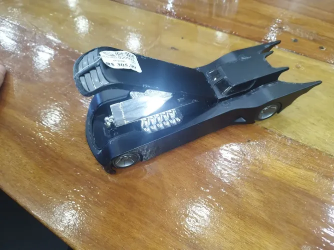 MINIATURA BATMÓVEL COLECIONÁVEL