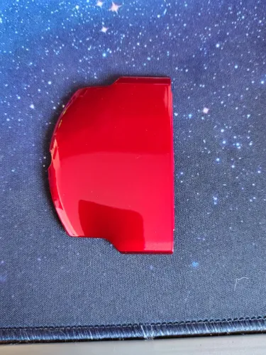 Tampa para bateria PSP 2000/3000. Cor vermelho brilhante.