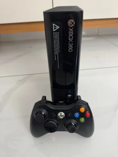 Xbox 360 Super Slim (RGH 3.0,Controle Original)