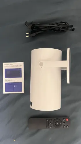 Vende-se projetor Smart portátil usado apenas 3 vezes