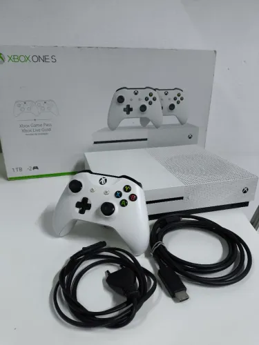 Vendo Xbox one s completo
