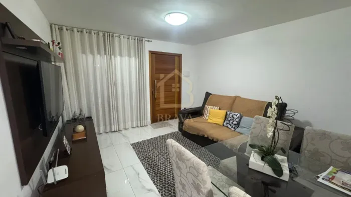 Casa com Área Gourmet e Dois Andares a Venda - Água Limpa