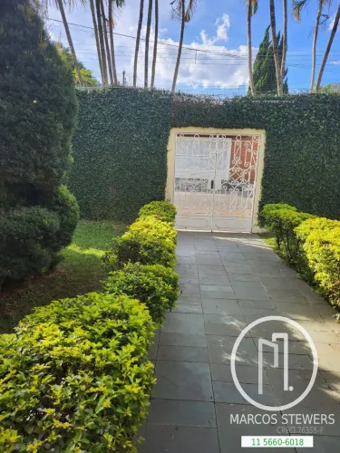 Casa com Piscina no Bolsão Residencial de Interlagos