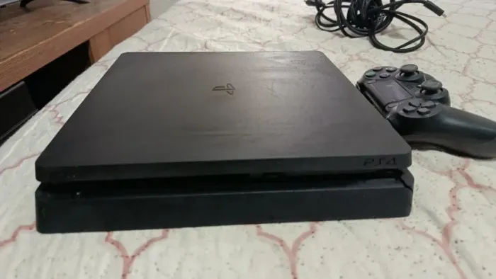 PS4 Slim 500 GB + 1 Controle