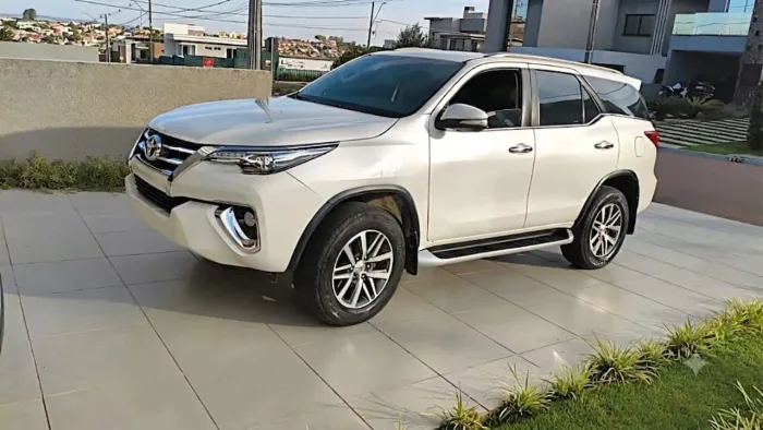 Toyota Hilux SW4 SRX 4X4 2.8 TDI 16V Dies. Aut. 2017