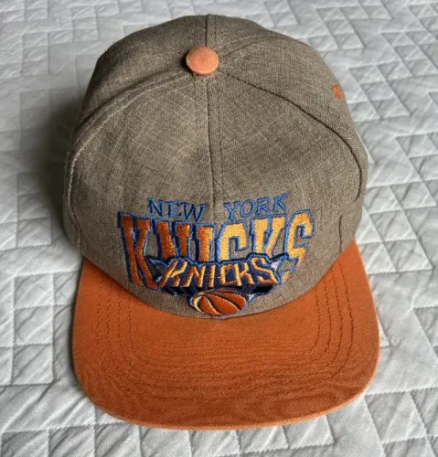 BONÉ KNICKS NEW YORK, STRAPBACK, ONE SIZE FITS MOST ABA RETA,