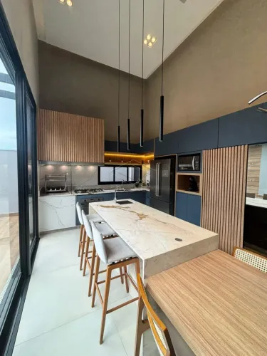 LINDA CASA COM 3 SUÍTES . CONDOMINIO FECHADO