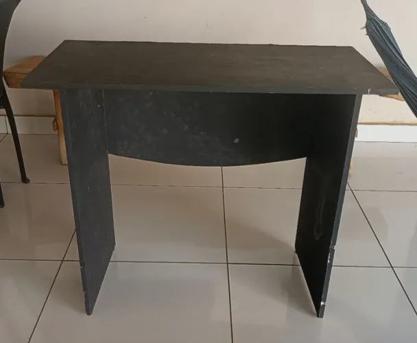 Vende-se Mesinha para decoração, Computadores dentre outros