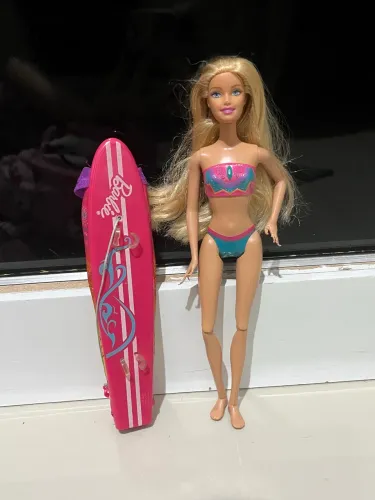 Boneca 2 em 1 Barbie Vida de Seria 2
