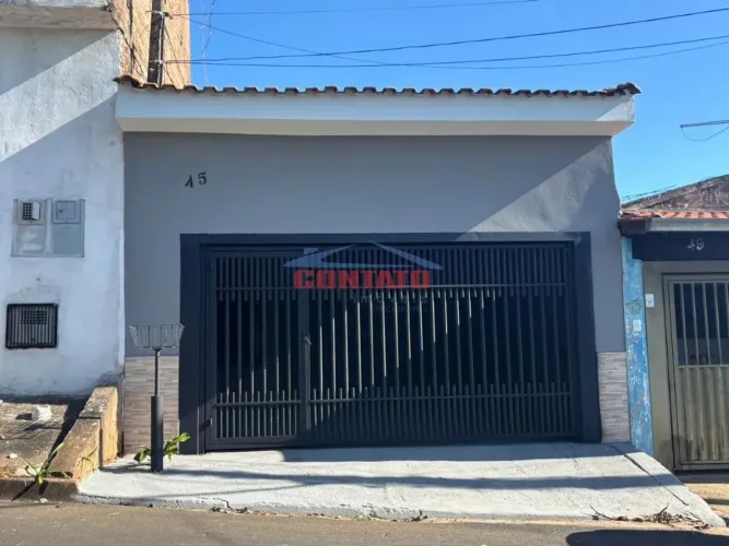 Casa Padrão à Venda em São Carlos - Bairro Cidade Aracy