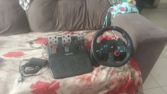 Vendo Um Volante G29 Compatível com Ps5 E Pc 