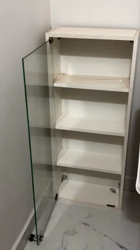Armário vitrine com chave