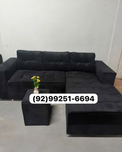 sofa tres lugares com puff