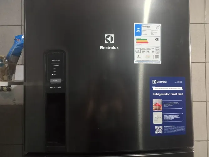 Geladeira Eletrolux preta