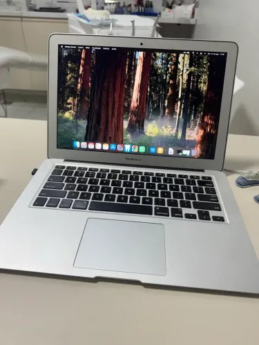 MacBook Air 2017 atualizado muito novo