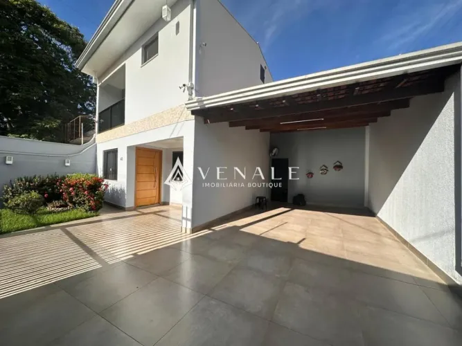 Sobrado à venda em Maringá, Jardim Alvorada, com 3 quartos, com 195.38 m²