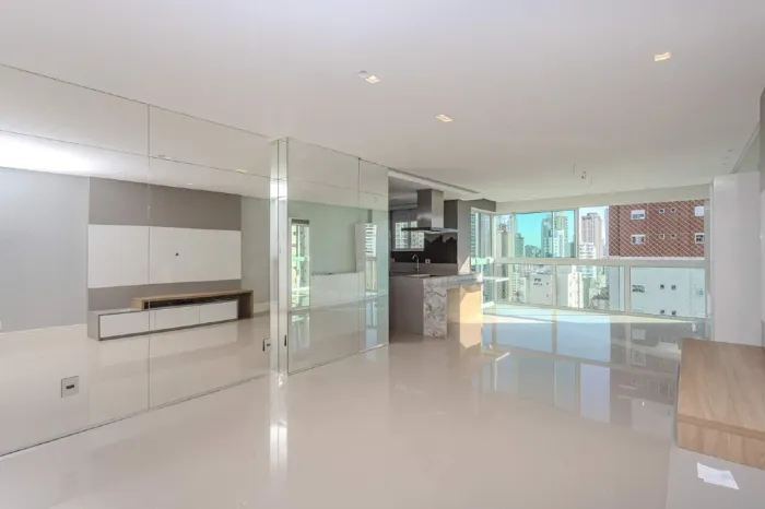 Apartamento à venda no Centro em Balneário Camboriú.