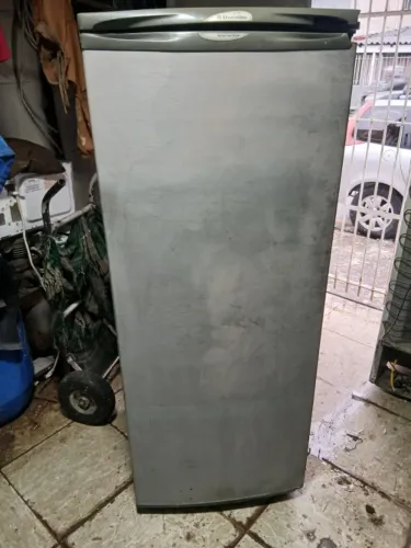 GELADEIRA GELANDO BEM 300RS EMTREGO HOJE +TAXA LIGUE WZP * SR ANTONIO"