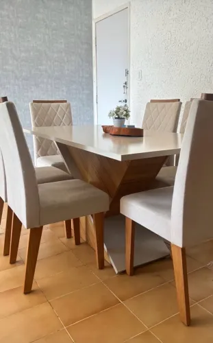 Mesa com 6 cadeiras