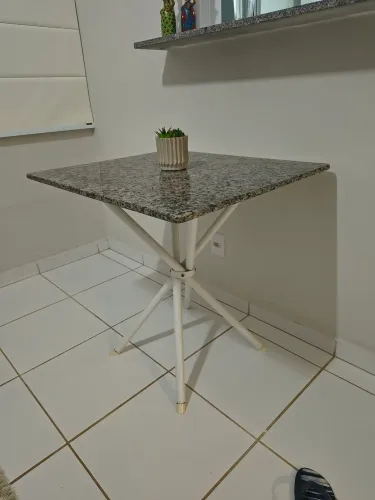 Mesa de granito 90x70 cm