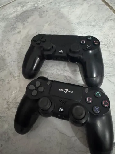 2 CONTROLES DE PS4