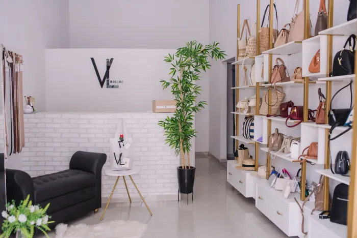 Vendo Loja femenina de bolsas toda montada (COLINAS-TO) *