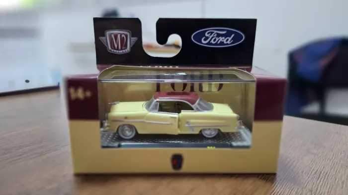 M2 Machines 1953 Ford Crestline