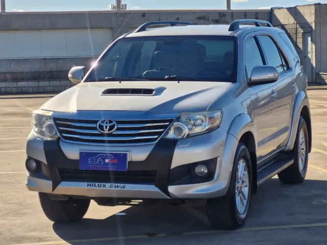 Toyota Hilux SW4 SRV D4-d 4X4 3.0 TDI Dies. AUT 2014