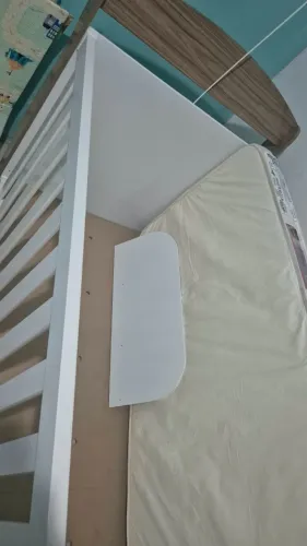 Berço com colchão incluso, com rodinhas, 3 alturas 