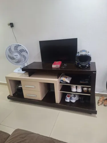 Hack/Rack para TV em Excelente Estado - Moderno e Espaçoso