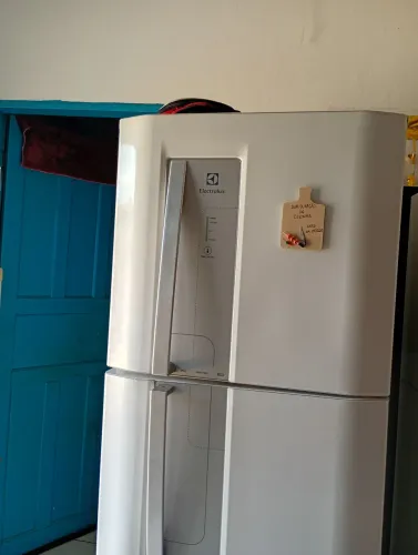 Geladeira Electrolux funcionando perfeitamente vem conservada FROST FREE nenhum defeito 