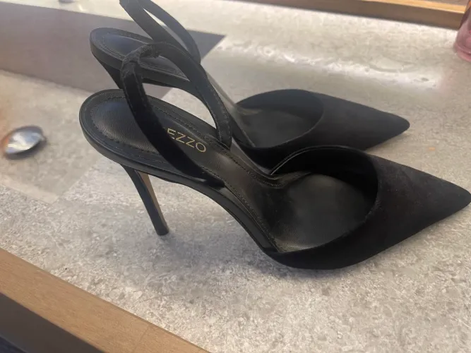 Scarpin preto couro nobuck, marca Arezzo, tamanho  36 , usado uma vez 