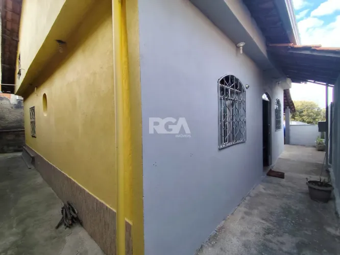 CASA LINEAR COM 3 QUARTOS E 1 SUÍTE CANAÃ