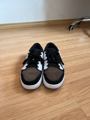 Tênis jordan nu retro 1 low pouco usado tamanho 42