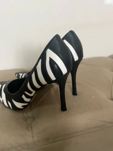 Scarpin zebra