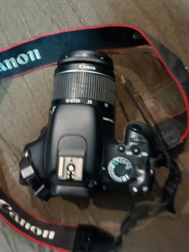 MÁQUINA FOTOGRÁFICA CANON EOS REBEL T3I 600 D