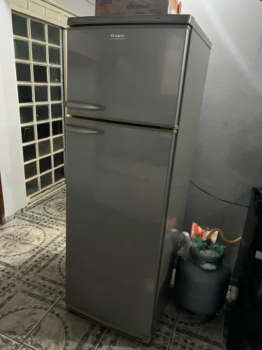 Vendo geladeira dako
