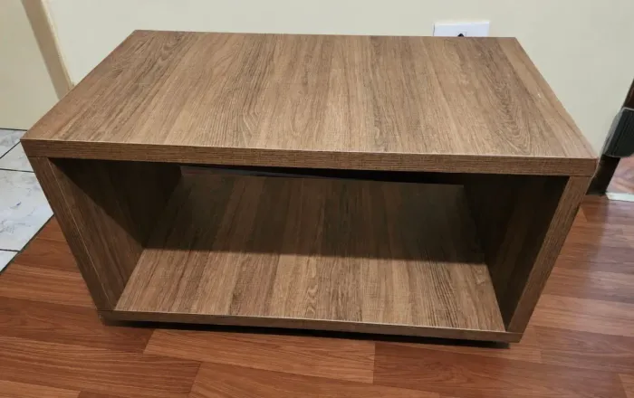 Mesa de centro retangular com rodinhas 