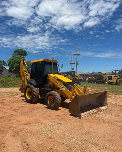RETROESCAVADEIRA JCB 3CX 