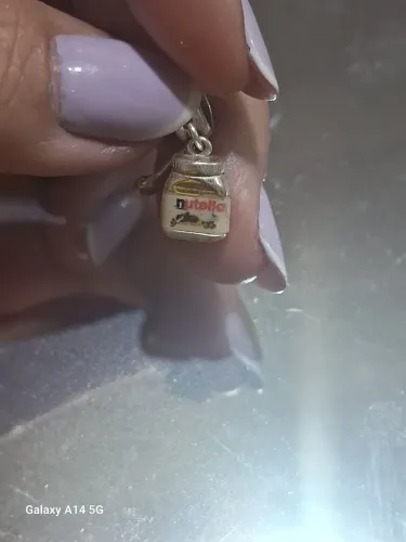 Pingente de pulseira tipo Vivara. Nutella com colherzinha. Prata. Fofa.