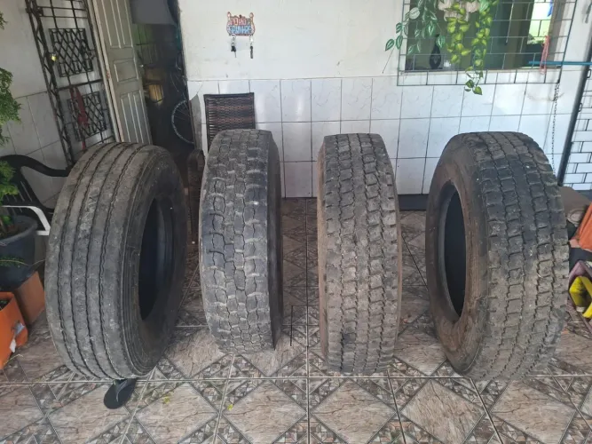 Pneus caminhão 295