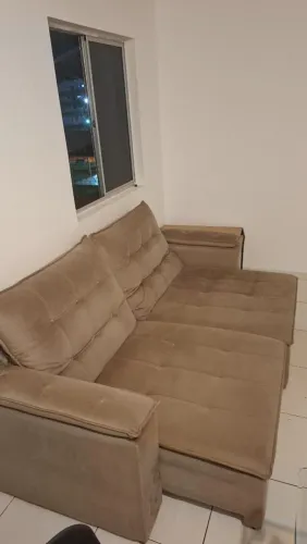 SOFÁ CONSERVADO E GRANDE (MUNDANDO DE ESTADO)